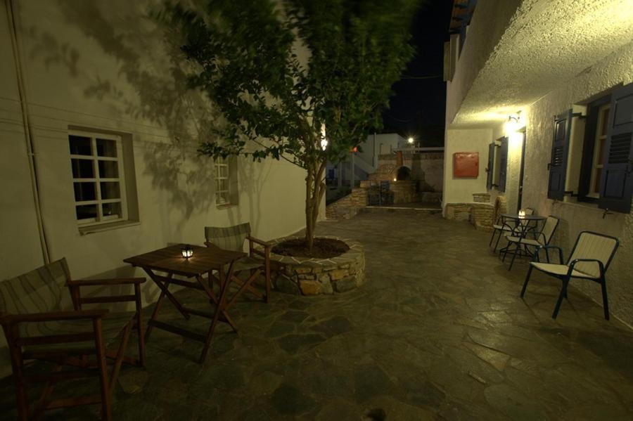 Aphrodite Hotel & Apartments イオス島 チョーラ エクステリア 写真