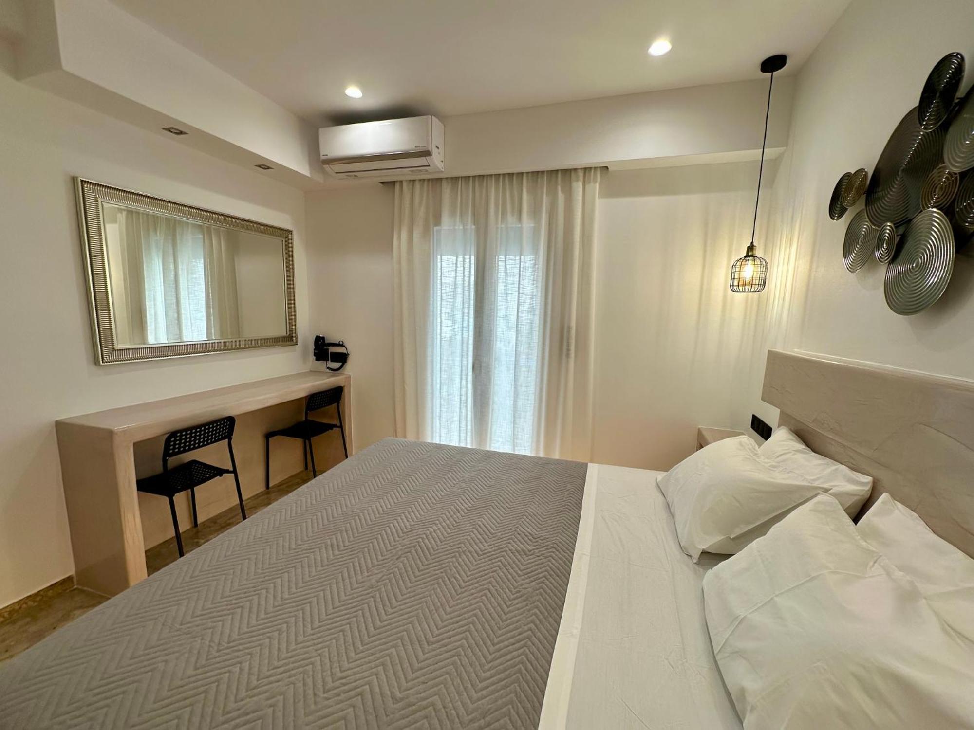 Aphrodite Hotel & Apartments イオス島 チョーラ エクステリア 写真