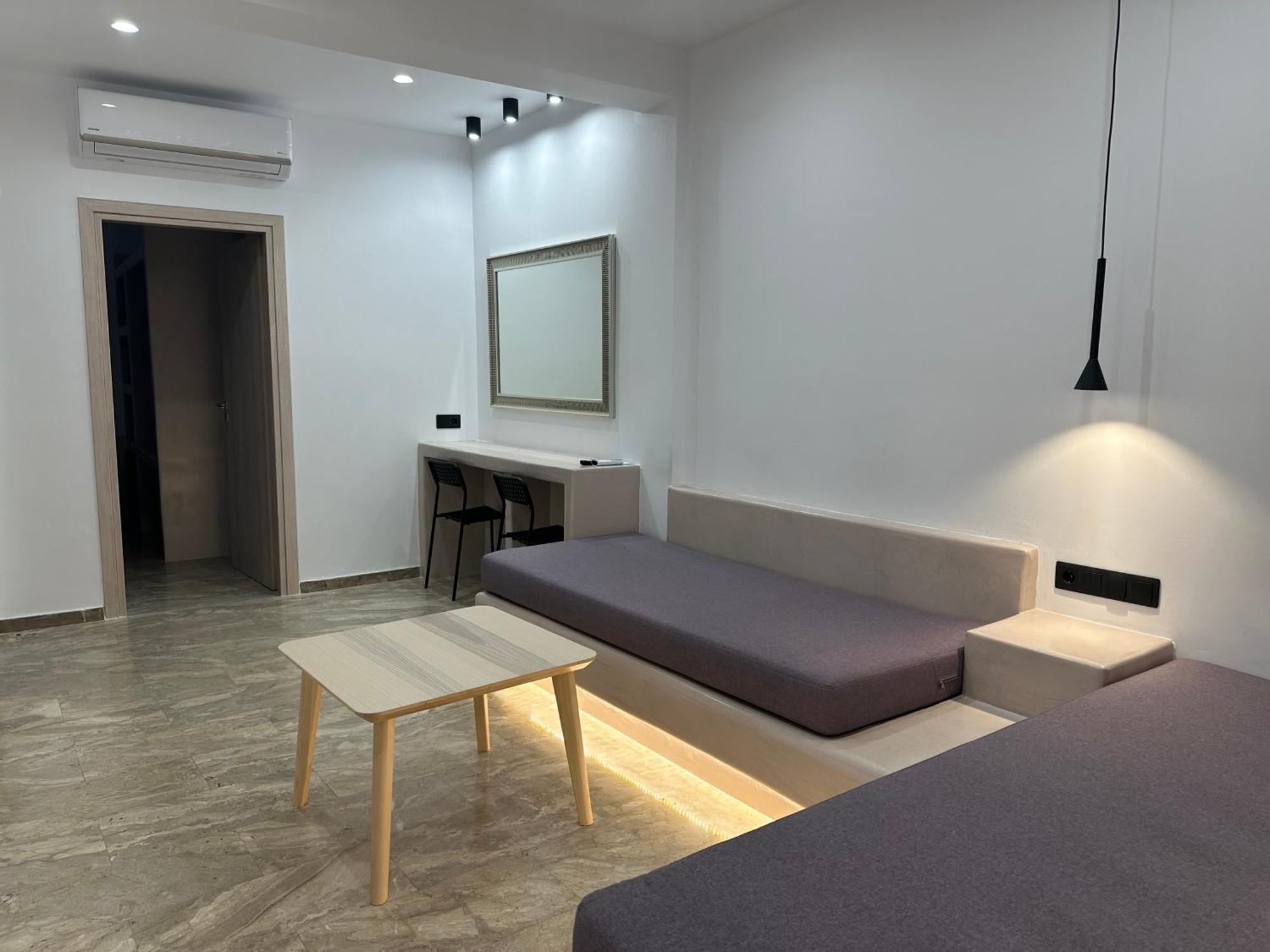 Aphrodite Hotel & Apartments イオス島 チョーラ エクステリア 写真